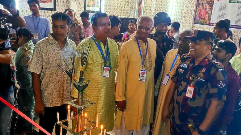 কুমিল্লার সীমান্তবর্তী মণ্ডপে মণ্ডপে দুর্গোৎসব, নিরাপত্তায় তৎপর বিজিবি