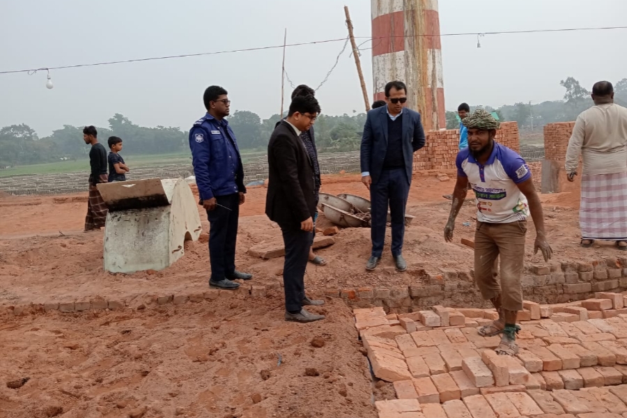 হোমনায় ইটের সাইজে প্রতারণার অপরাধে লাখ টাকা জরিমানা