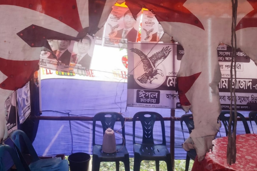 দেবীদ্বারে ঈগল প্রতীকের নির্বাচনী অফিসে দুর্বৃত্তদের আগুন 