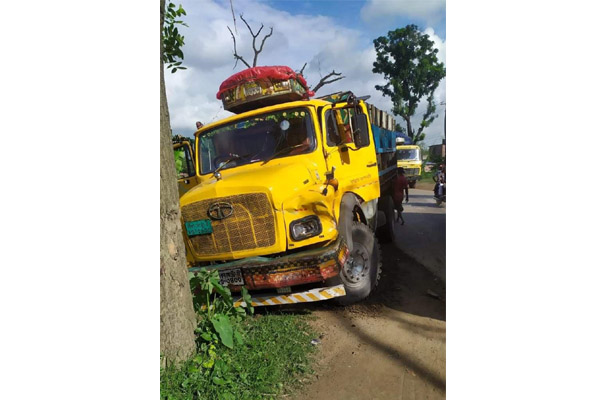 কুমিল্লা-সিলেট মহাসড়কে ট্রাক চাপায় ও পিষ্ট হয়ে নিহত ৪