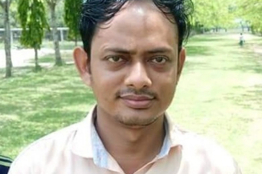 কুমিল্লার চান্দিনায় পরীক্ষার্থীদের পিটিয়ে ভাঙ্গলেন ৩টি স্কেল!