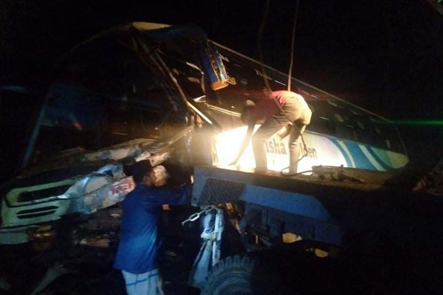 কুমিল্লা-সিলেট মহাসড়কে বাস চাপায় প্রাণ গেল স্বামী-স্ত্রীর, আহত ১০