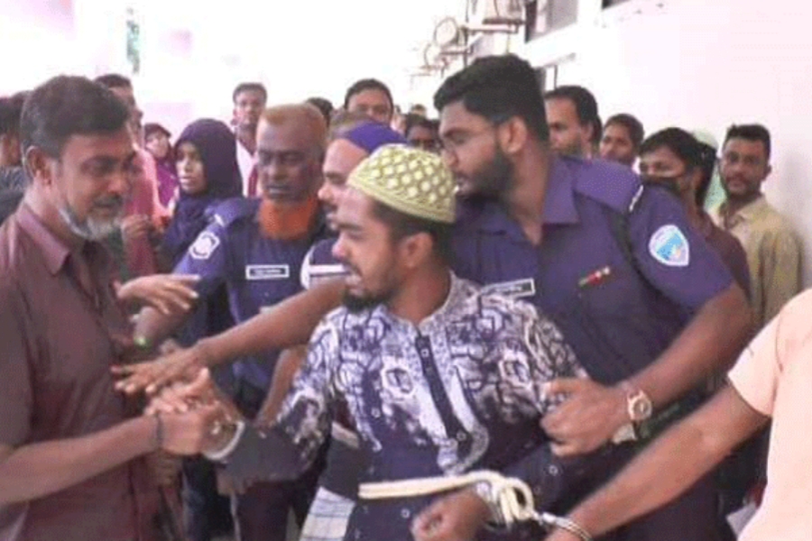 কুমিল্লার মেঘনায় কানের দুলের জন্য গৃহিনীকে হত্যা, ৩ জনের ফাঁসি