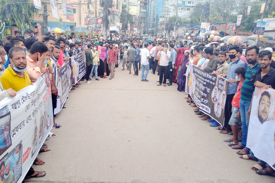 কুমিল্লায় মিথুন হত্যায় মাদক ব্যবসায়ীদের গ্রেফতারের দাবিতে মানববন্ধন
