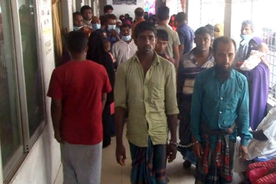 মেঘনায় জেলে ও নৌ পুলিশের সংঘর্ষ: গুলিতে নিহত ১, পুলিশসহ আহত ১৫