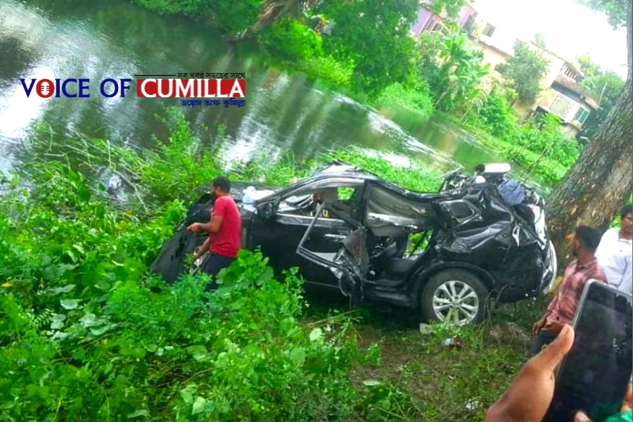 কুমিল্লায় মাইক্রোবাস নিয়ন্ত্রণ হারিয়ে দুই ইন্সু...