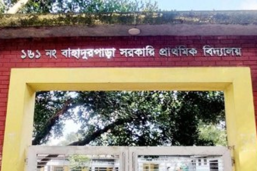 করোনার হানায় ৫ স্কুলছাত্রী আক্রান্ত, ক্লাস বন্ধ ঘোষণা