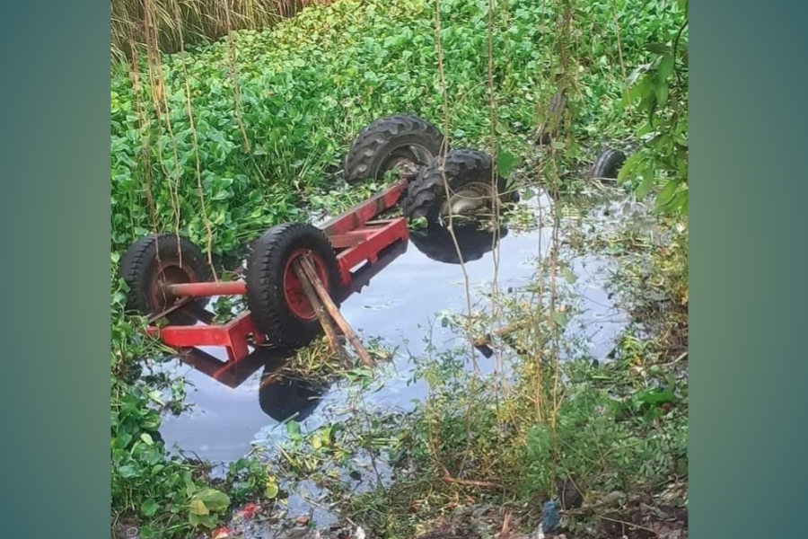 মুরাদনগরে ট্রাক্টর উল্টে পানিতে ডুবে ৩ শ্রমিক নিহত