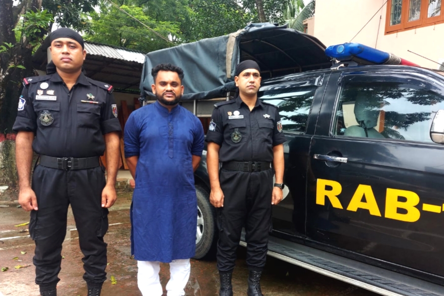 'পিস্তল ভাড়া দিতেন কাউছার'