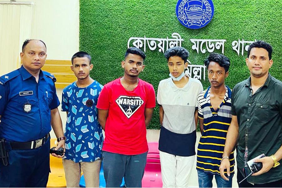 কুমিল্লা জিলা স্কুল ছাত্রের হাত-পায়ের রগ কাটলো কিশোর গ্যাং, গ্রেফতার ৪