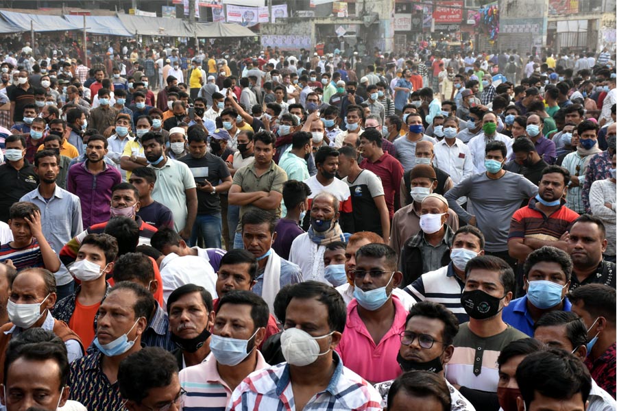 বঙ্গবন্ধুর ভাস্কর্য ভাংচুরের প্রতিবাদে কুমিল্লায় আ’লীগের  বিক্ষোভ অব্যাহত 