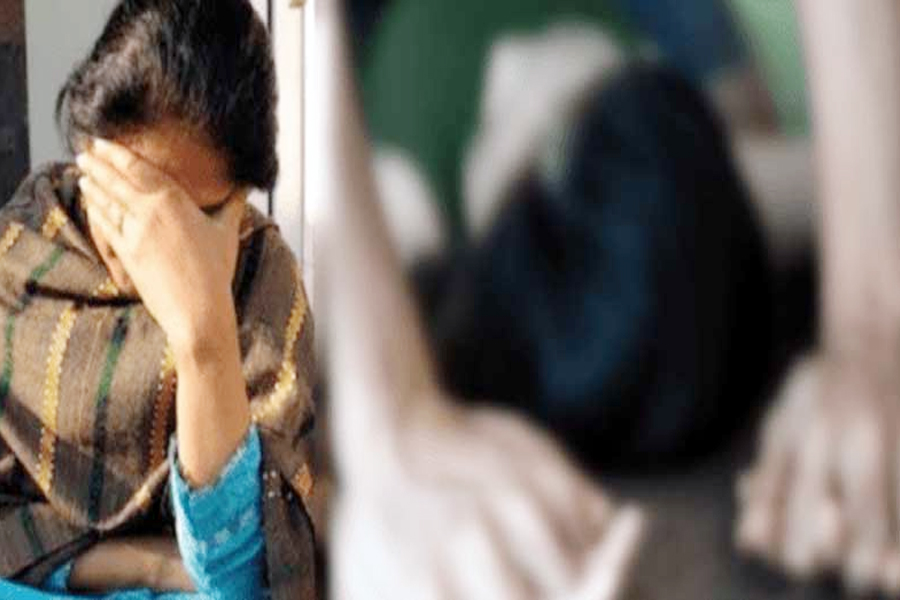 শিশুর গলায় চাকু ঠেকিয়ে মাকে ধর্ষণ!