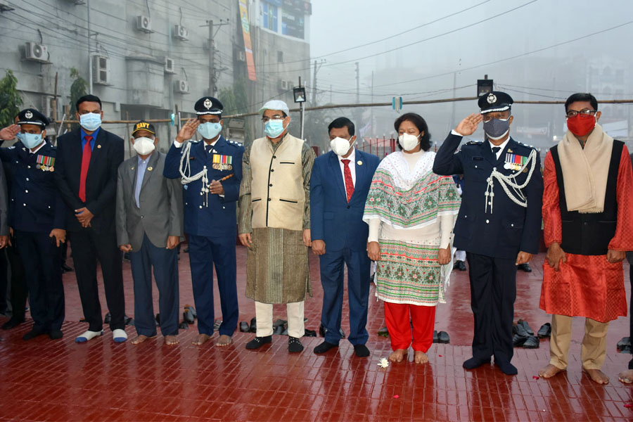 কুমিল্লায় বিজয় দিবসে শহীদদের শ্রদ্ধাভরে স্মরণ