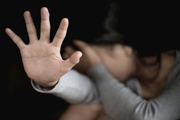 লাকসামে নারী প্যাথলজি সহকারীকে ঝাপটে ধরে ধর্ষণের চেষ্টা, মামলা স্বাস্থ্য কর্মকর্তার বিরুদ্ধে 