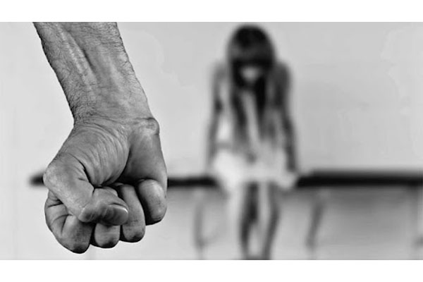 বরুড়ায় প্রেমের প্রস্তাব প্রত্যাখ্যান করায় গার্মেন্টেসকর্মীকে ধর্ষণের চেষ্টায় আটক ৬