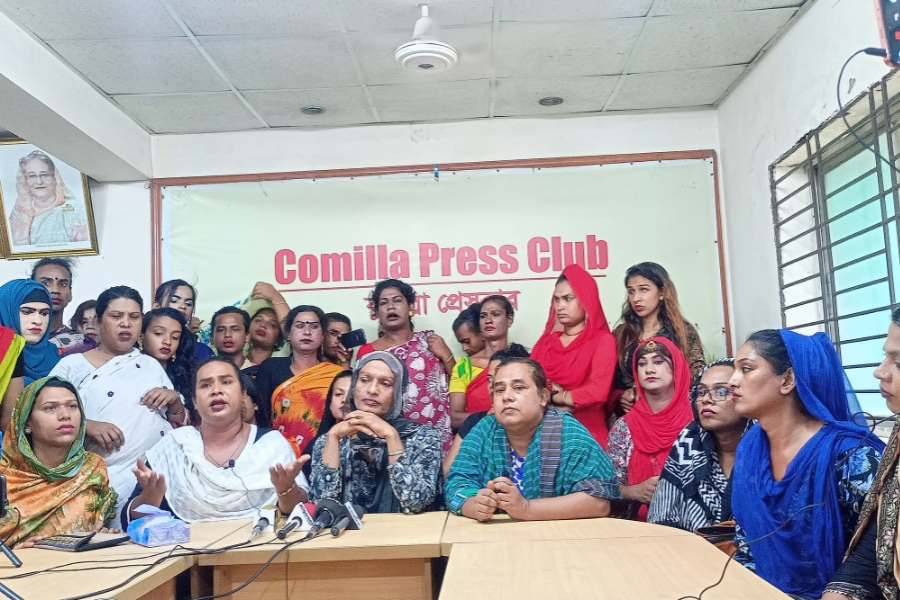 কুমিল্লা সিটি নির্বাচন : 'সাক্কুর পক্ষে যারা নেচেছেন তারা হিজরা নয়' - দাবি হিজড়া নেতৃবৃন্দের