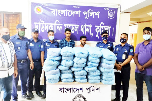 কুমিল্লা থেকে ঢাকায় পাচারকালে আড়াই মন গাঁজাসহ গ্রেফতার ২ 