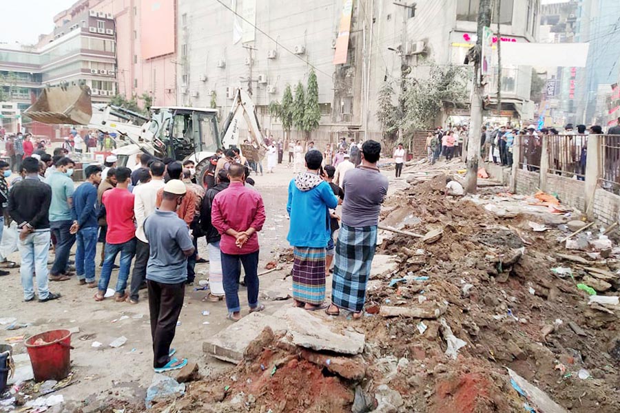 গুটিয়ে দিলেন টাউন হলের সবগুলো চা স্টল