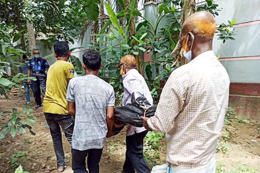 পুরাতন গোমতীতে যুবকের মরদেহ,পকেটে গাঁজা