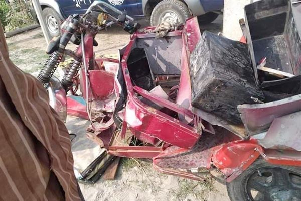 মনোহরগঞ্জে বাসের ধাক্কায় অটোরিকশা চালক নিহত