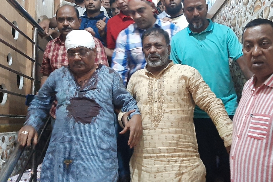 কুমিল্লায় বিএনপি ভাইস-চেয়ারম্যান বুলু ও তার স্ত্রীর ওপর হামলা