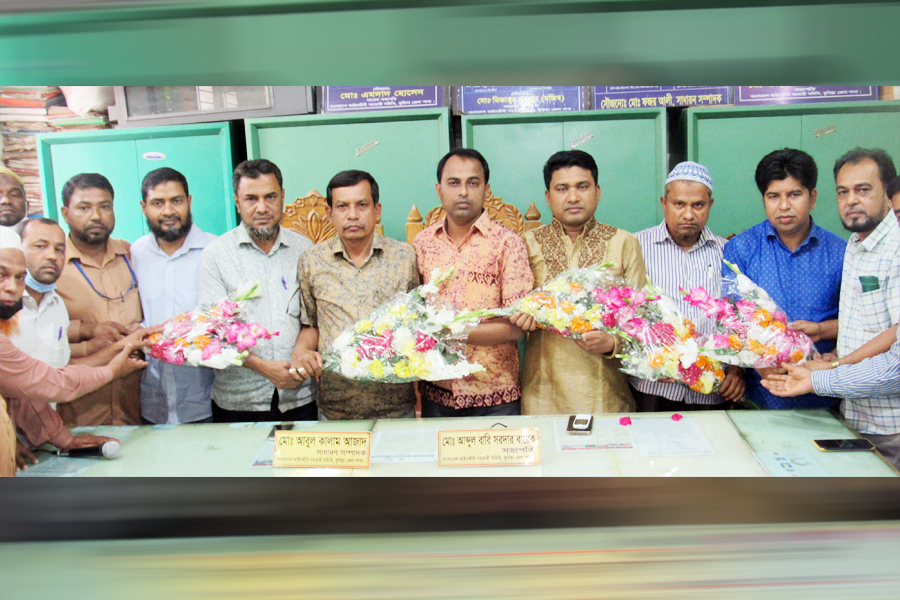 কুমিল্লা আদালতের তিন বেঞ্চ সহকারী ও দুই স্টেনো ট্রাইপিস্টকে বিদায় সংবর্ধনা