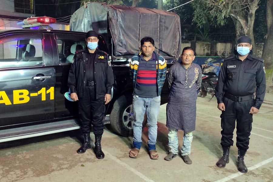 কুমিল্লায় পৃথক অভিযানে ফেন্সিডিল, ইয়াবা ও মদসহ তিন মাদক ব্যবসায়ী গ্রেফতার