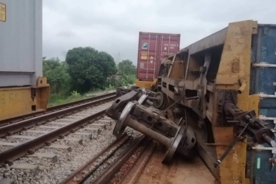 কুমিল্লায় মালবাহী ট্রেনের বগি লাইনচ্যুত: ঢাকা-চট্টগ্রাম ও নোয়াখালী রুটে ট্রেন চলাচল বন্ধ
