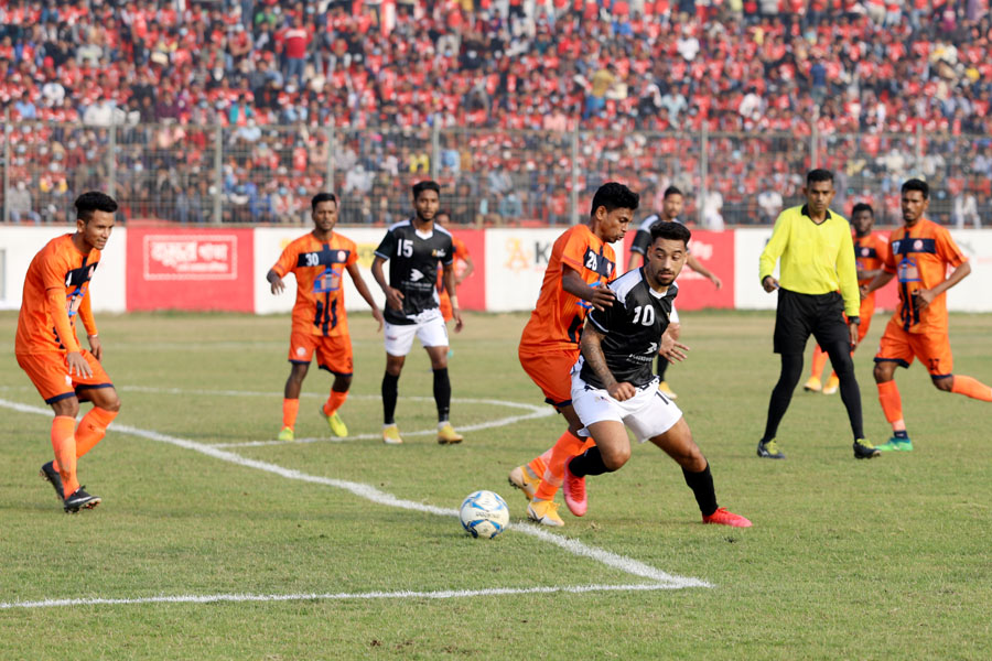 কুমিল্লায় রবসনের গোলে কিংসের জয়