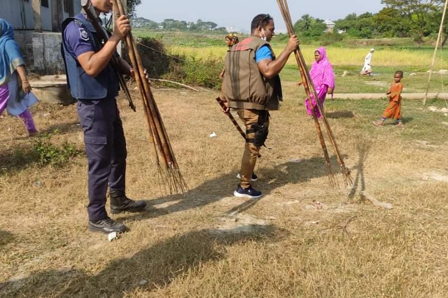 মেঘনায় প্রার্থীকে মারধর, টেঁটা হাতে ধাওয়া-পাল্টা ধাওয়া